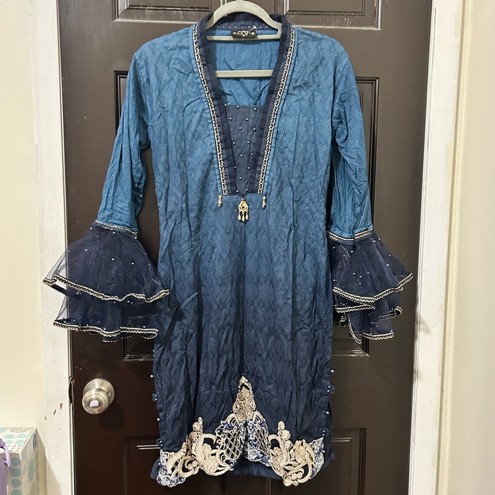 Pakistani shalwar suit
